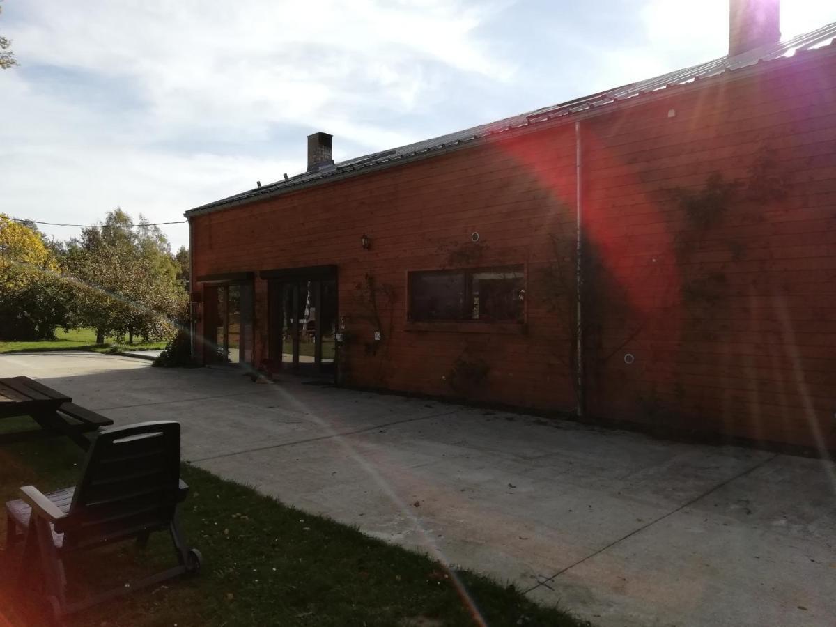 Florennes Gite Neuf 150 M2 Devant Un Grand Lac Prive De 2 Hectares Poissonneux Au Milieu Des Bois Exterior photo